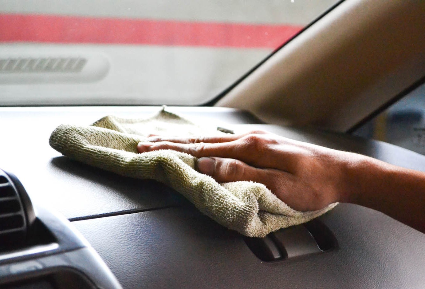 Гениальные лайфхаки для борьбы с пылью и грязью в автомобильном салоне