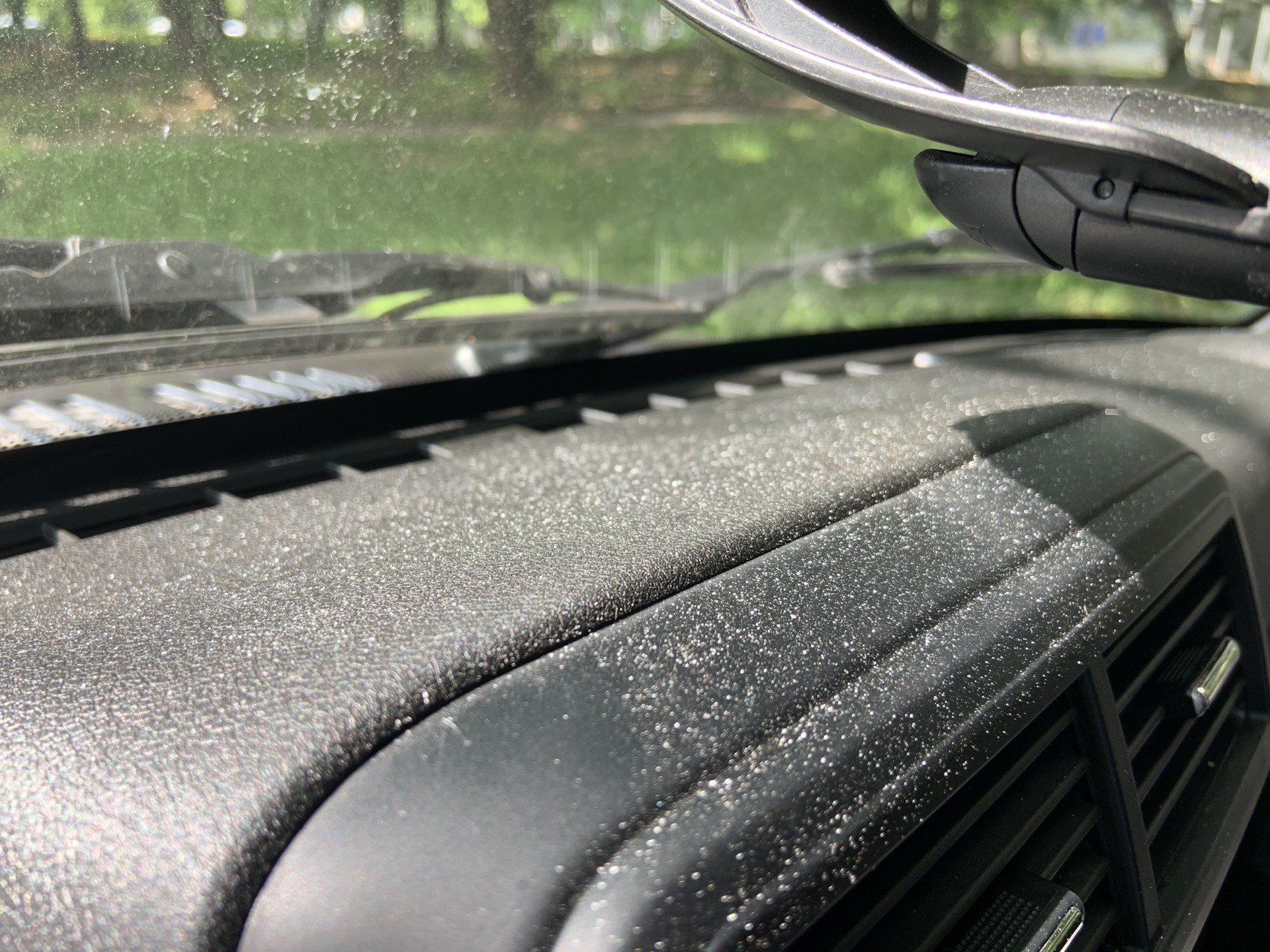 Гениальные лайфхаки для борьбы с пылью и грязью в автомобильном салоне